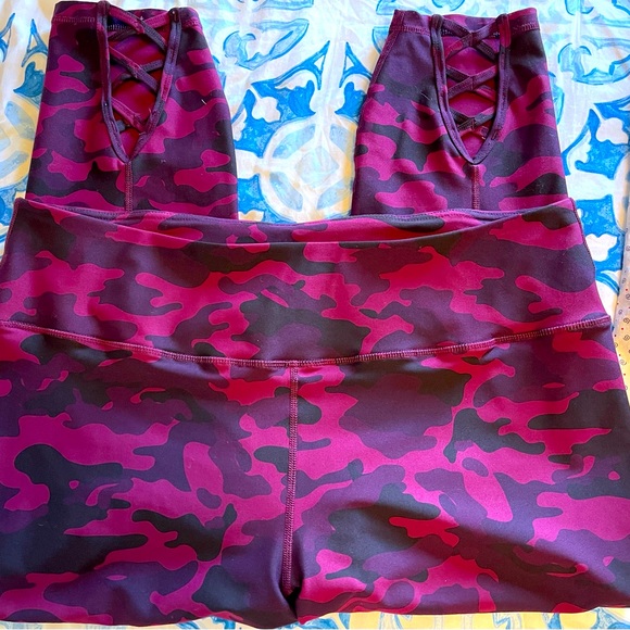 Torrid Plus size 3 Yoga Pants - Picture 3 of 9